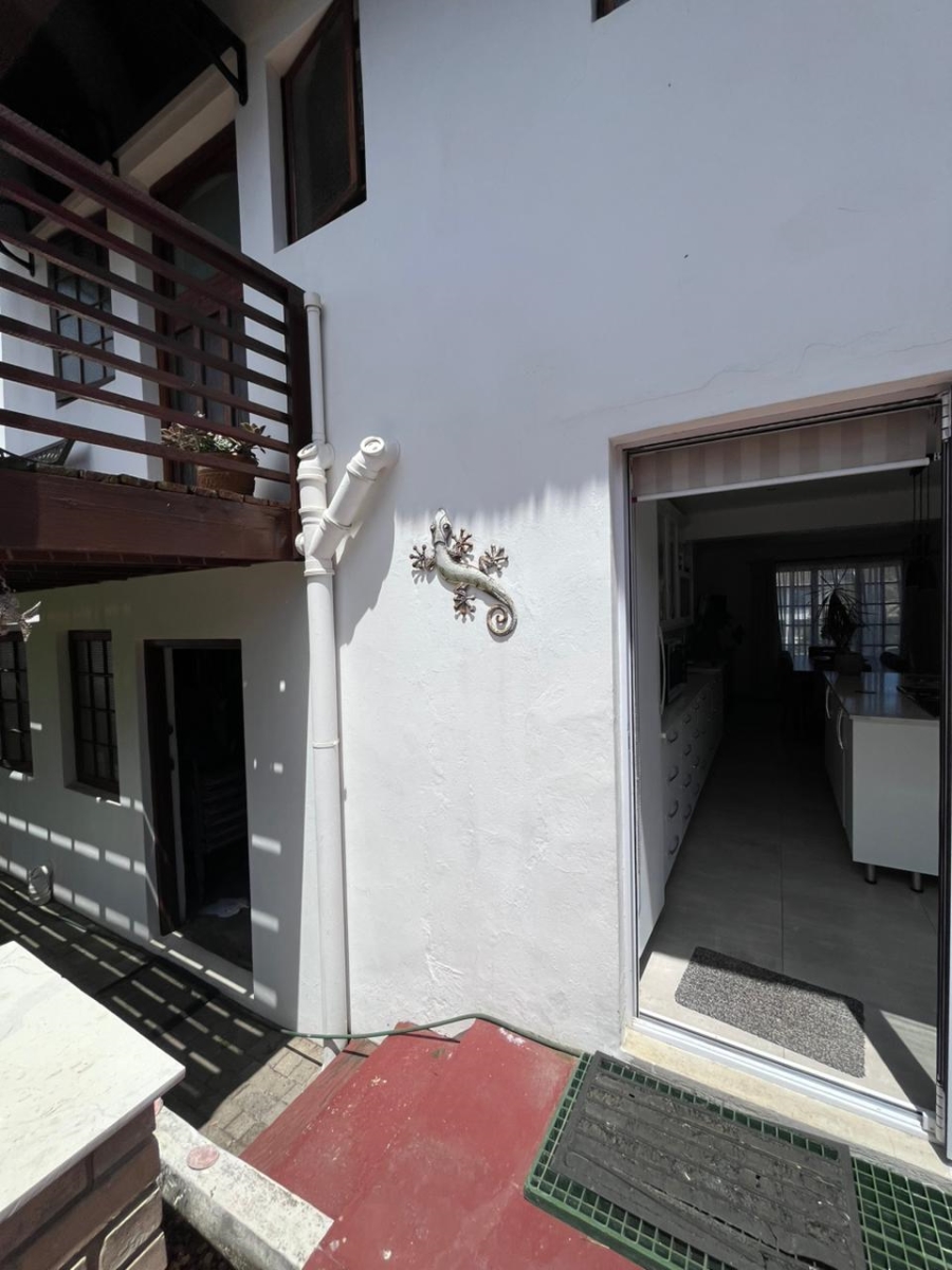 3 Bedroom Property for Sale in Cove Rock Eastern Cape